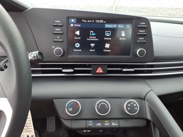 New 2026 Hyundai Elantra SE FWD image 17
