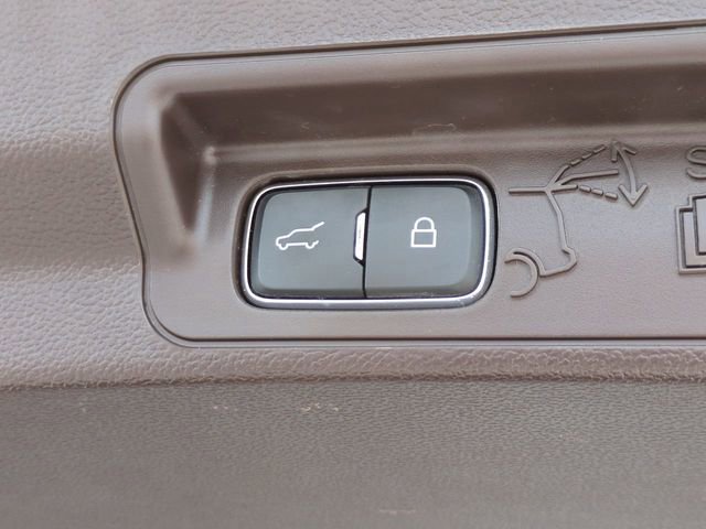 Certified 2022 Ford Explorer King Ranch w/ Premium Technology Package image 15