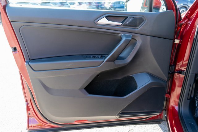 Used 2021 Volkswagen Tiguan SE image 20