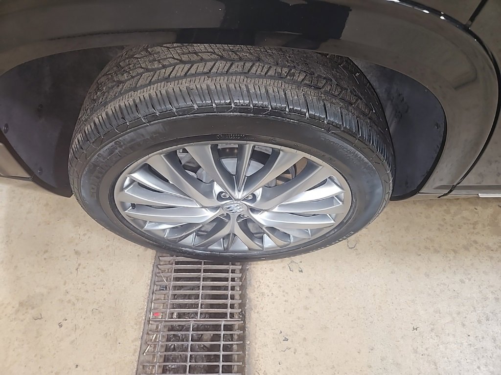 Certified 2025 Buick Enclave Avenir w/ Super Cruise Package image 11