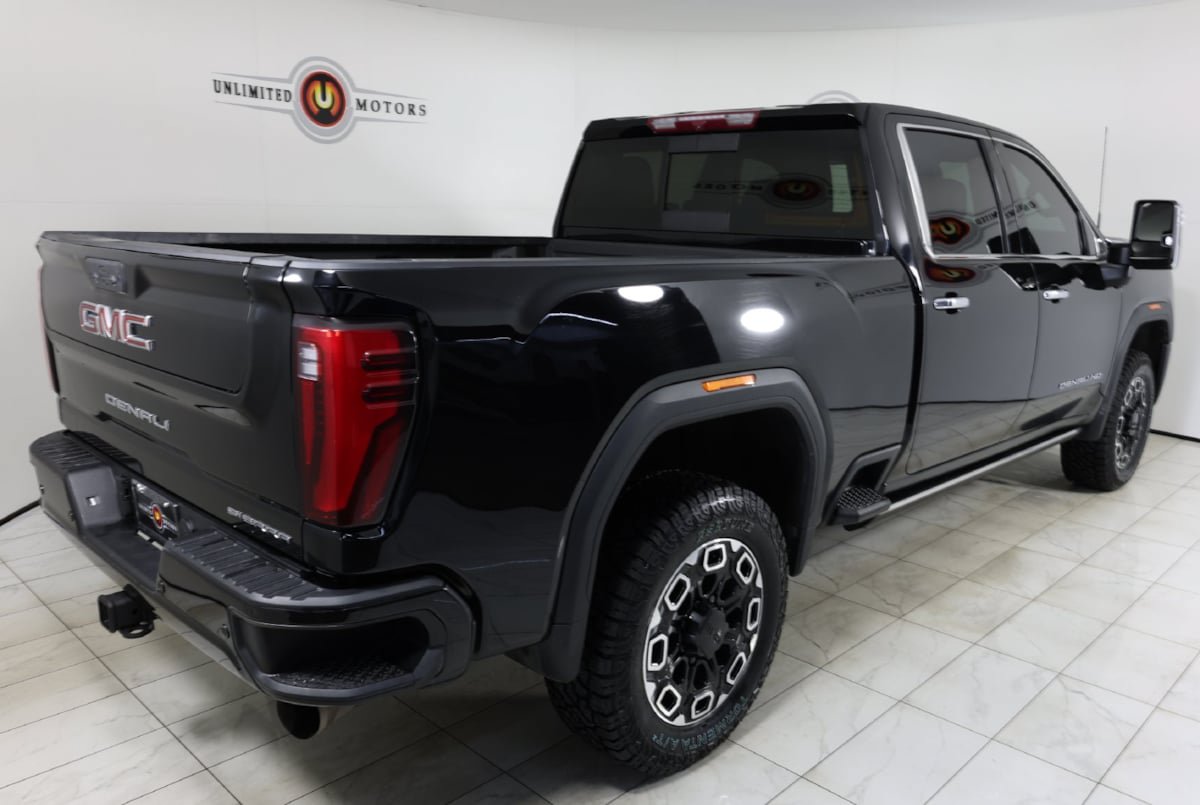 Used 2024 GMC Sierra 2500 Denali AWD/4WD image 3