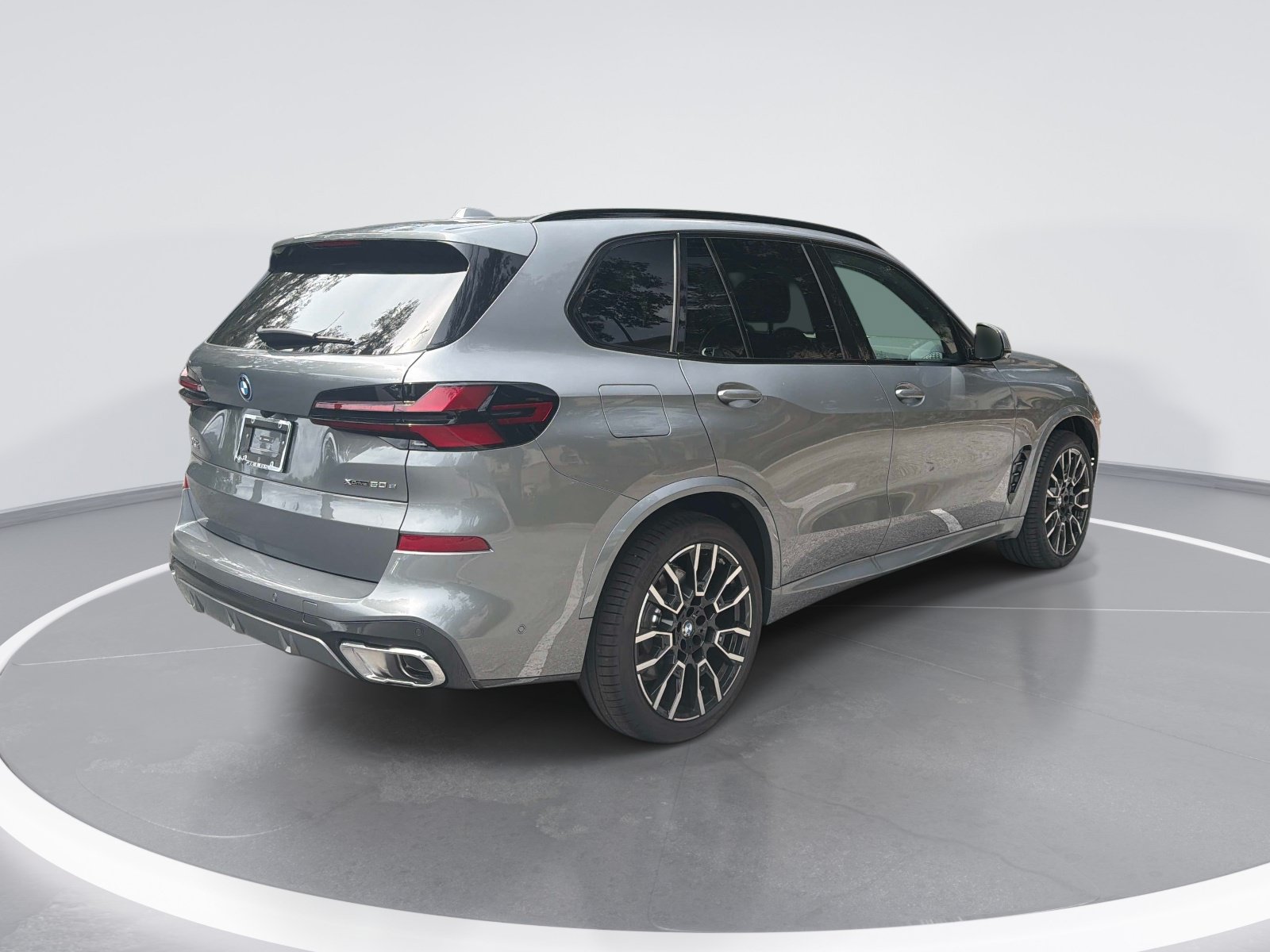 New 2026 BMW X5 xDrive50e w/ M Sport Package AWD/4WD image 3