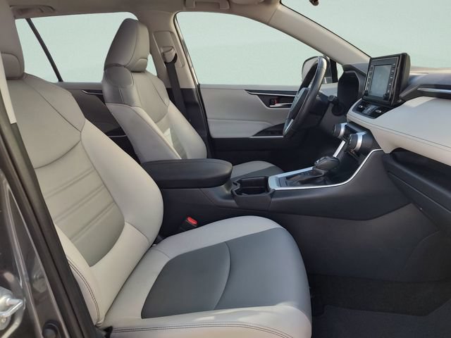 Used 2019 Toyota RAV4 XLE Premium FWD image 30