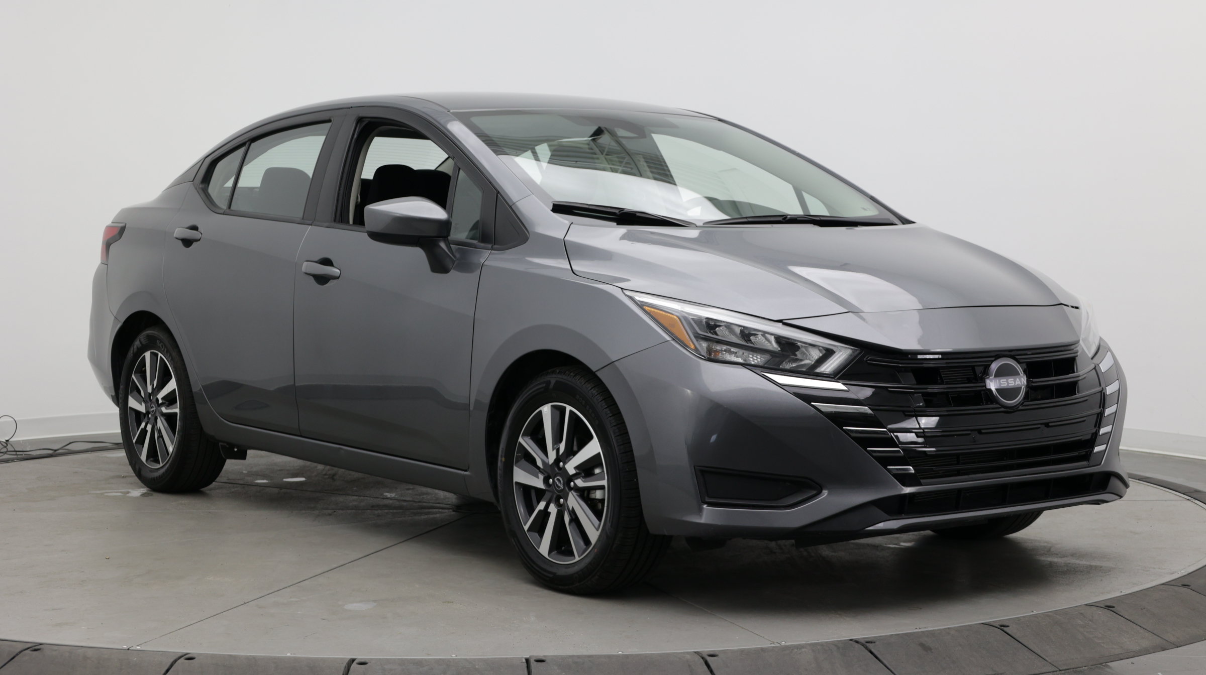 Used 2025 Nissan Versa SV FWD image 3