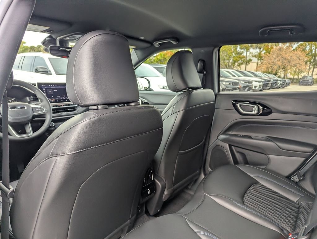 New 2026 Jeep Compass Latitude image 9
