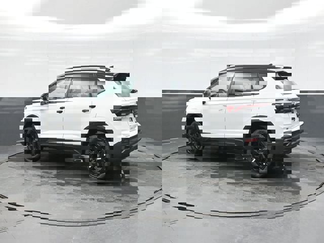 New 2026 Volkswagen Taos SE image 5