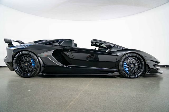 Used 2020 Lamborghini Aventador SVJ AWD/4WD image 9