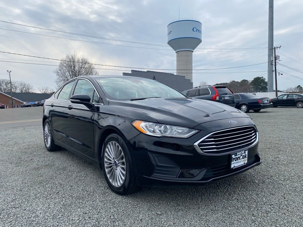 Used 2020 Ford Fusion SE image 2
