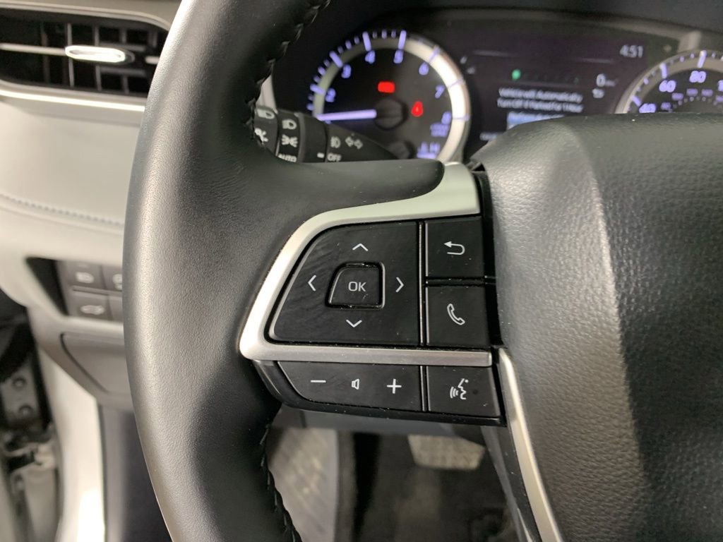 Used 2024 Toyota Highlander LE AWD/4WD image 20