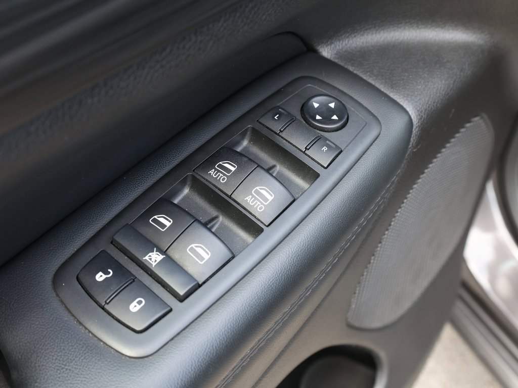 Used 2021 Jeep Grand Cherokee Laredo X image 12