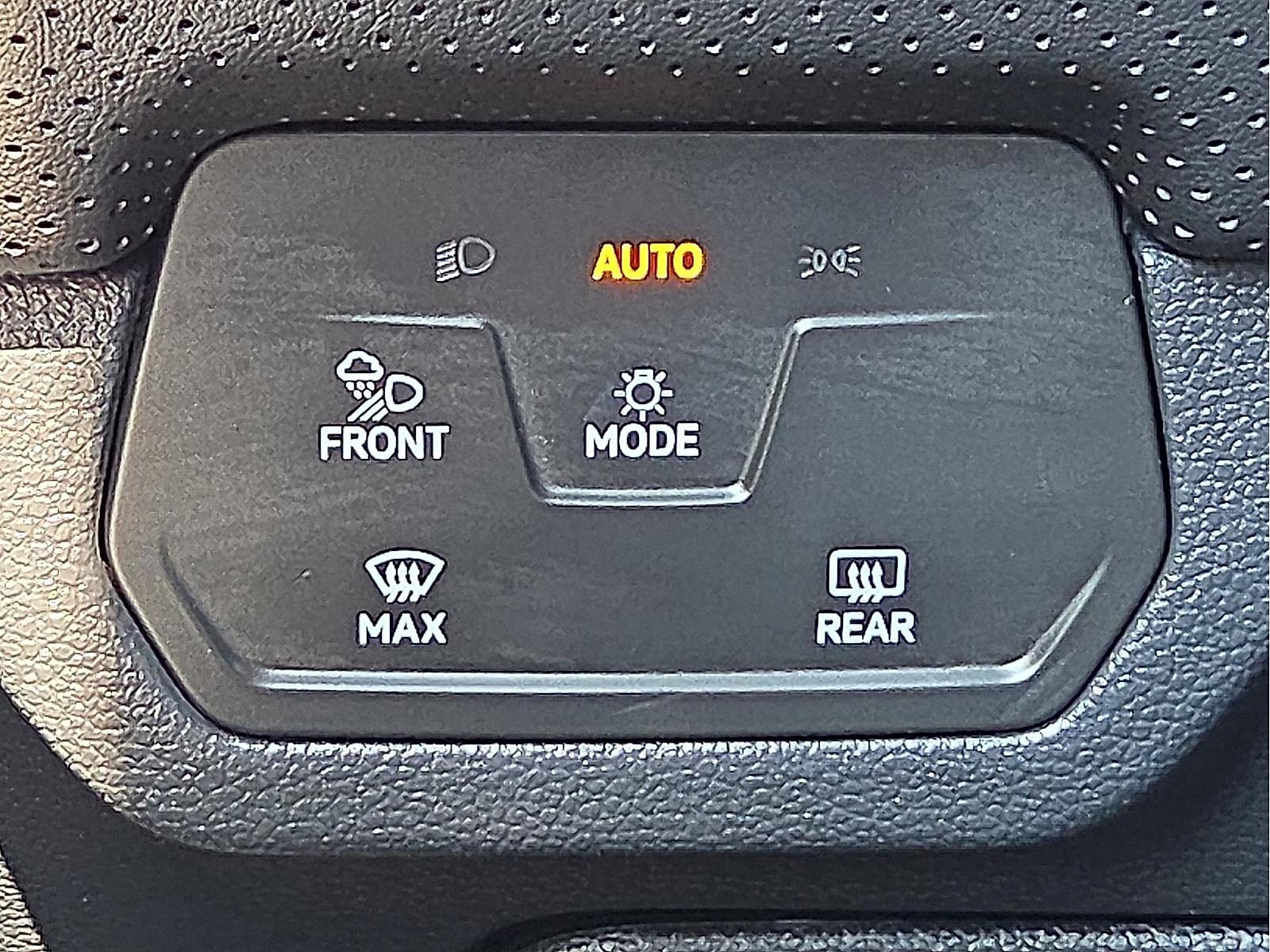 Used 2024 Volkswagen Atlas Cross Sport SE image 20