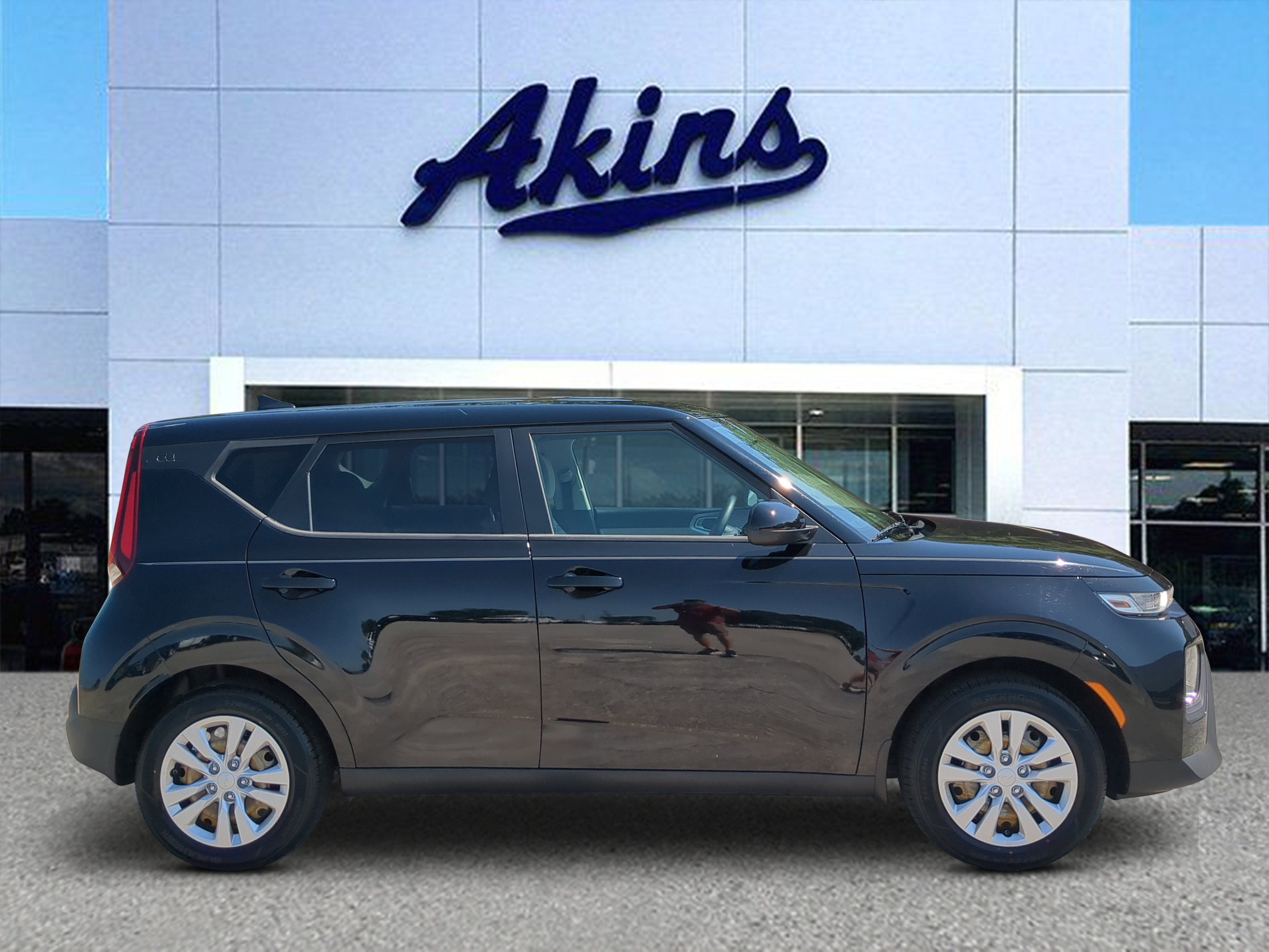 Used 2022 Kia Soul LX FWD image 1