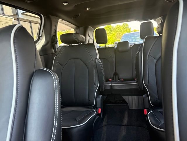 New 2027 Chrysler Pacifica Select FWD image 20