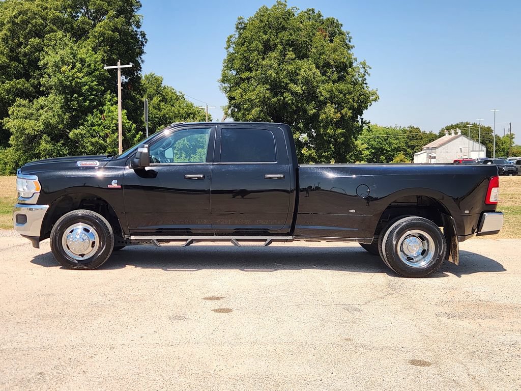 Used 2024 RAM 3500 Tradesman w/ Chrome Appearance Group AWD/4WD image 4