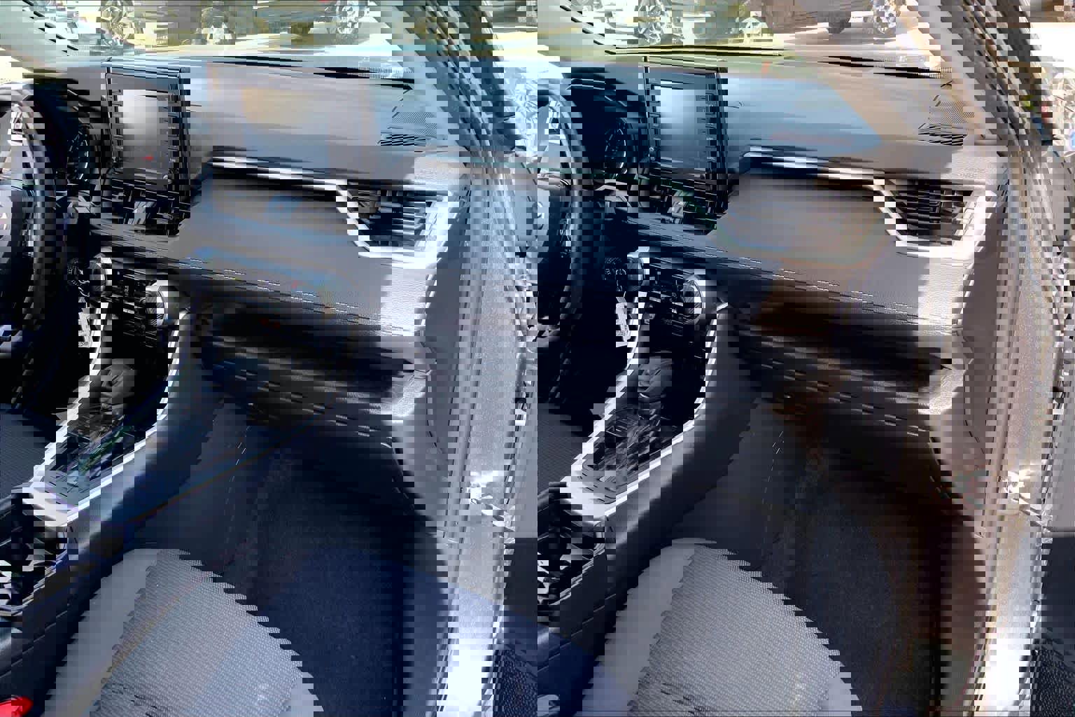 Used 2019 Toyota RAV4 LE image 17