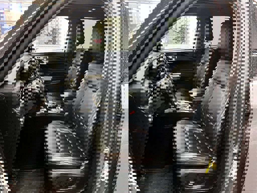 Used 2021 Ford Explorer XLT w/ Equipment Group 202A image 10