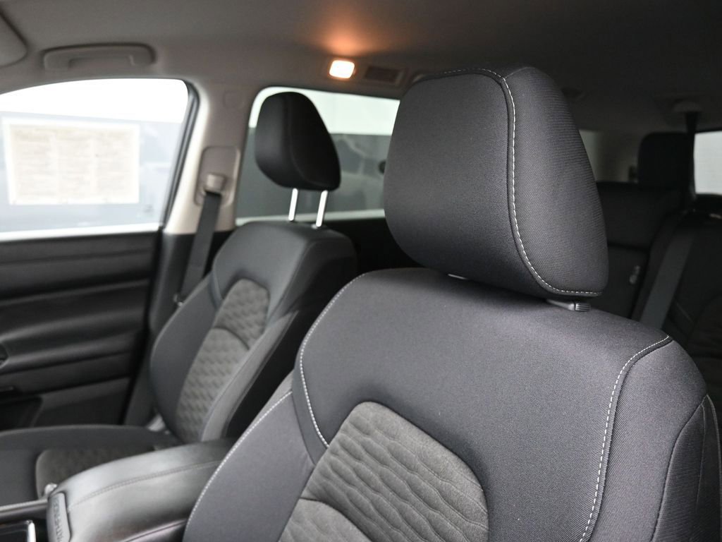 Used 2025 Nissan Pathfinder SV AWD/4WD image 21