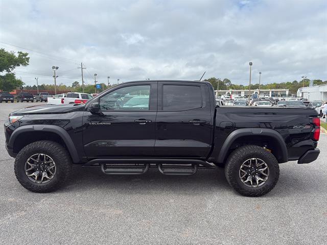 Used 2024 Chevrolet Colorado ZR2 w/ ZR2 Convenience Package III AWD/4WD image 4