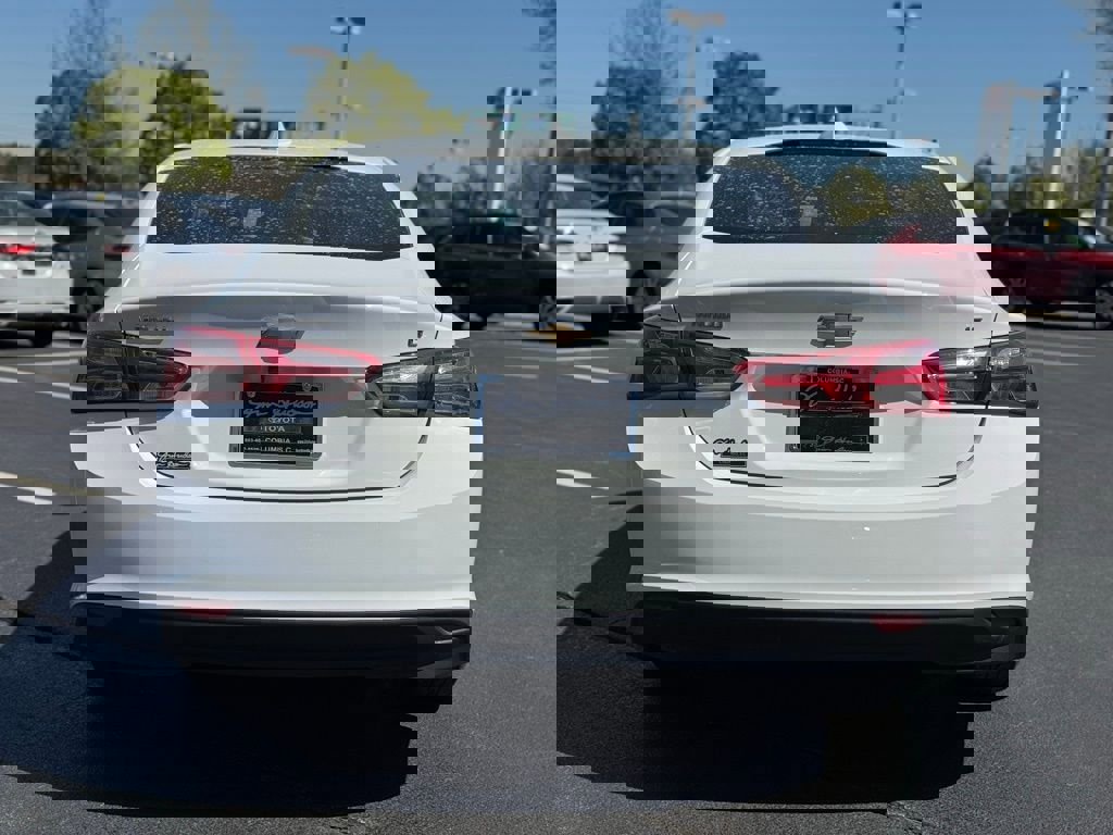 Used 2021 Chevrolet Malibu LT image 13