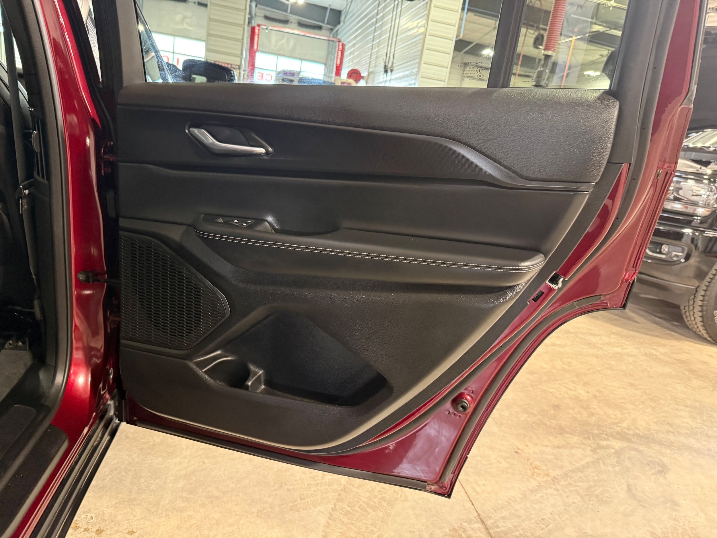 Certified 2025 Jeep Grand Cherokee L Altitude AWD/4WD image 19