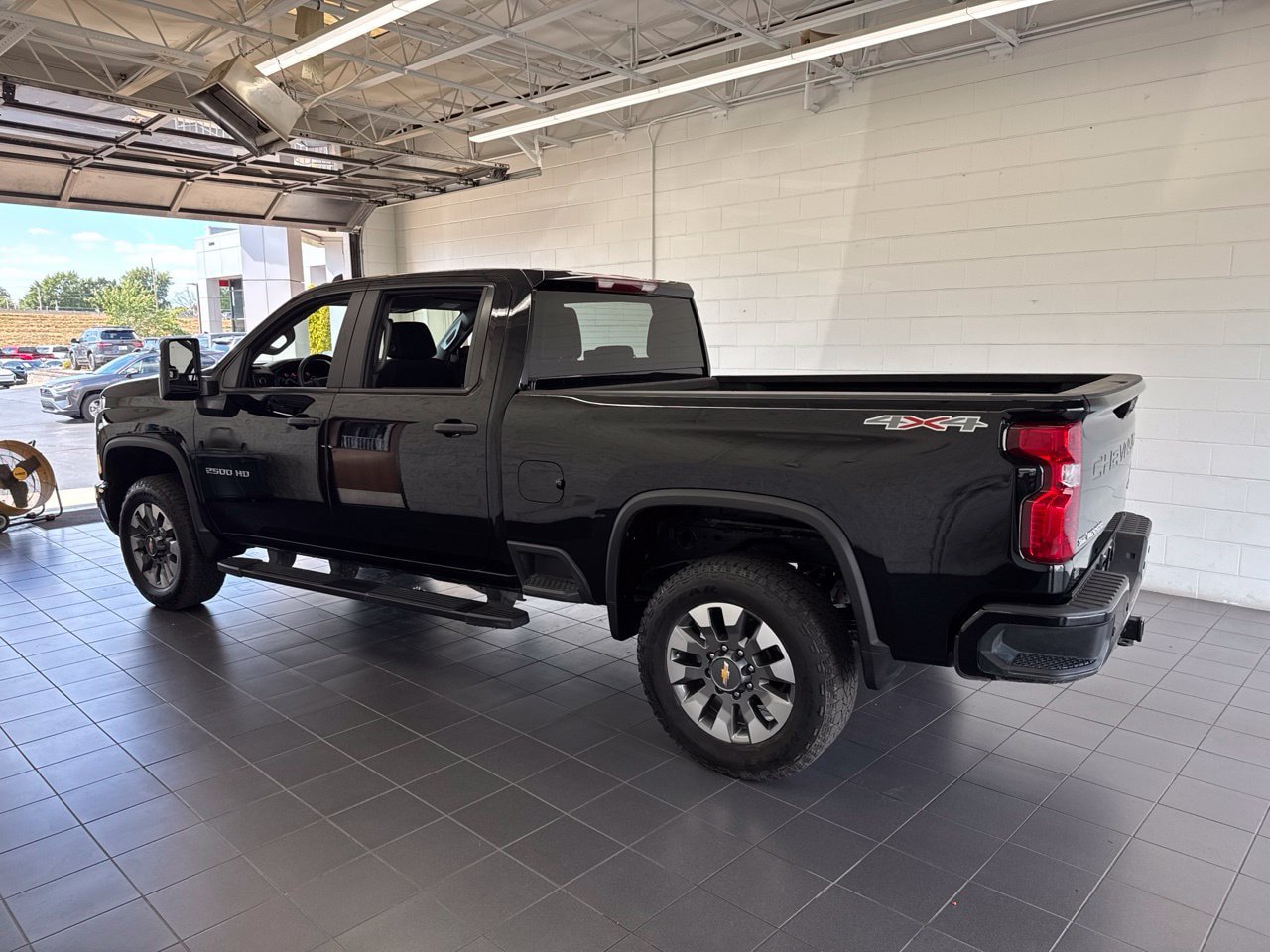 Used 2024 Chevrolet Silverado 2500 Custom w/ Custom Value Package AWD/4WD image 5