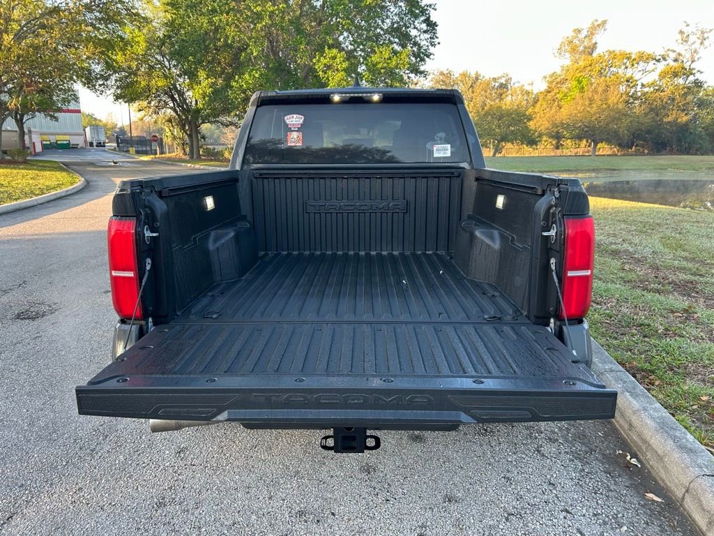Certified 2025 Toyota Tacoma SR5 AWD/4WD image 10