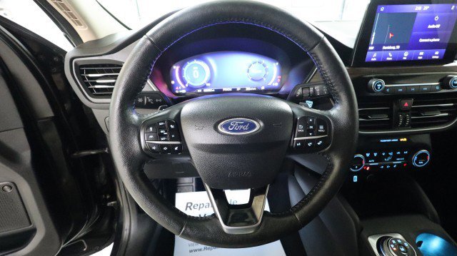 Used 2020 Ford Escape Titanium image 19