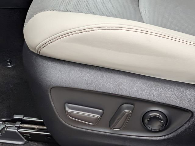 Used 2023 Toyota RAV4 Limited image 25