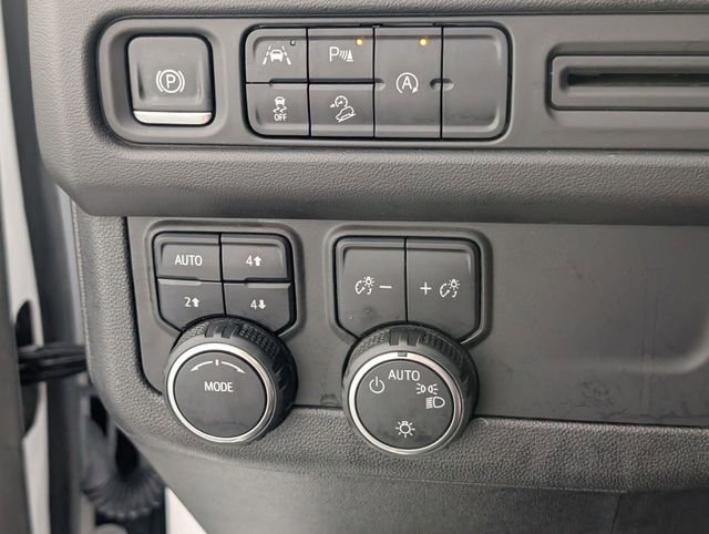 Used 2024 Chevrolet Tahoe Premier AWD/4WD image 15