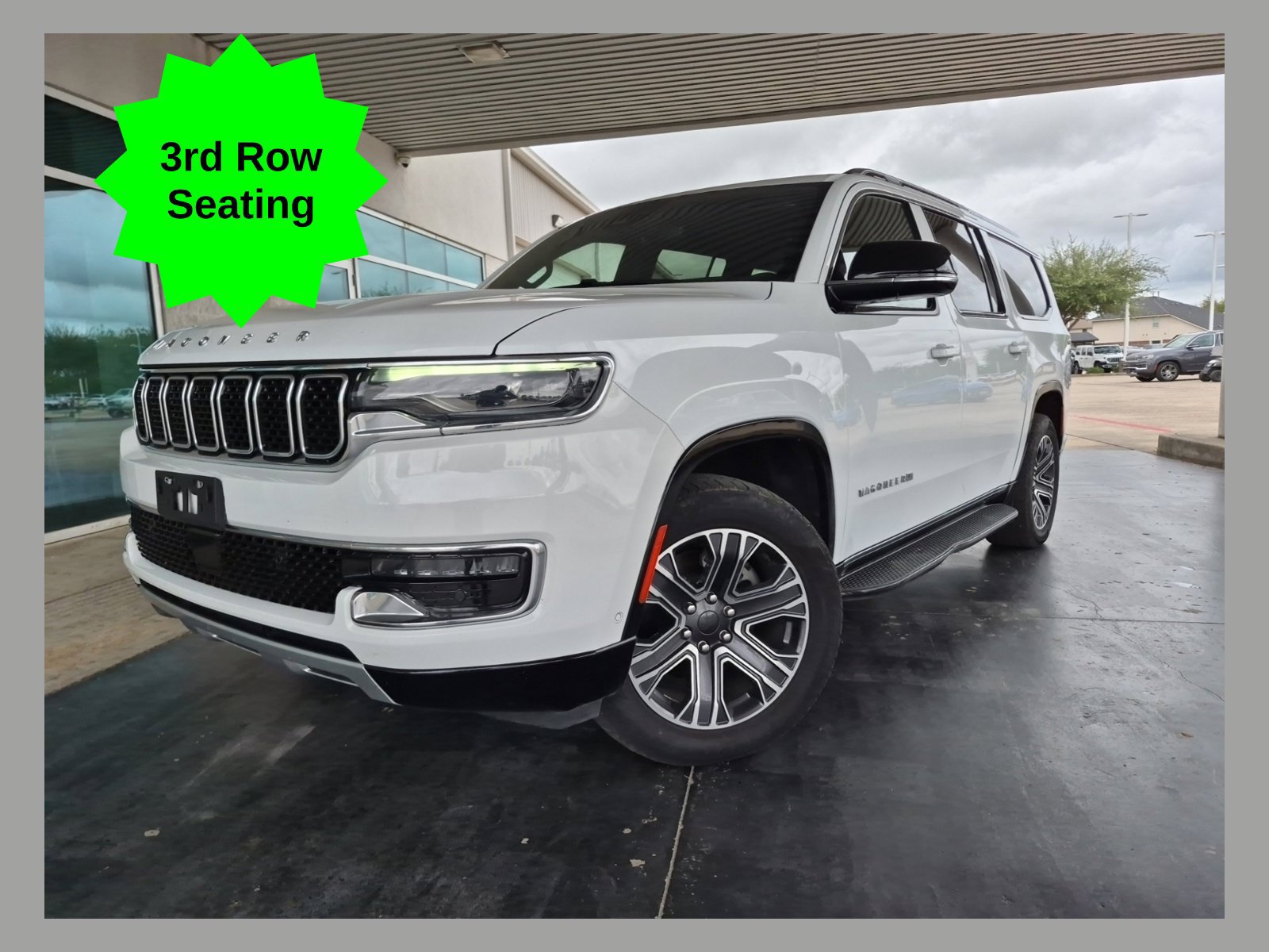Used 2024 Jeep Wagoneer L Series II w/ Flexible Seating Group RWD image 1