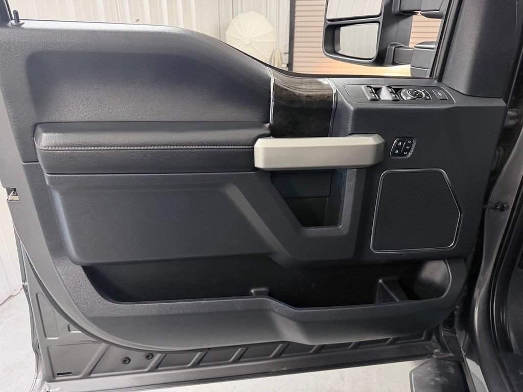 Used 2022 Ford F350 Lariat w/ Lariat Ultimate Package AWD/4WD image 13