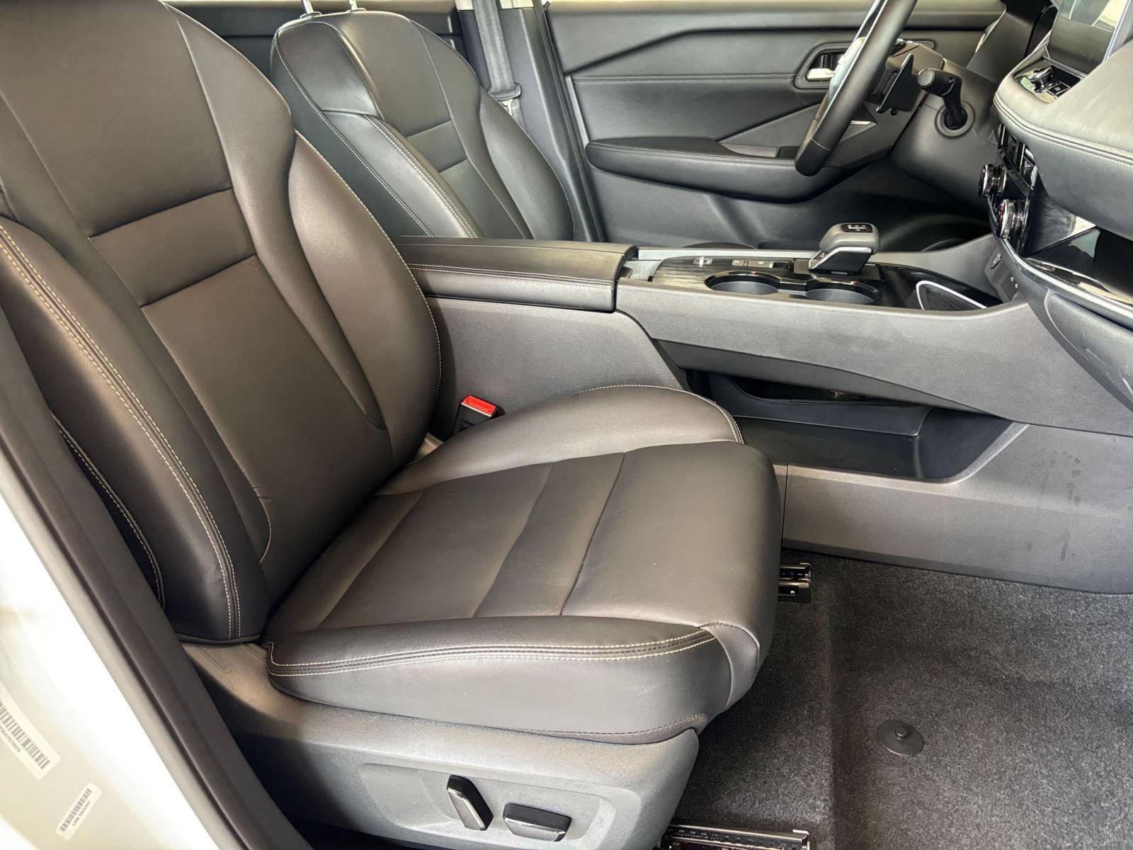Used 2026 Nissan Rogue SL FWD image 37