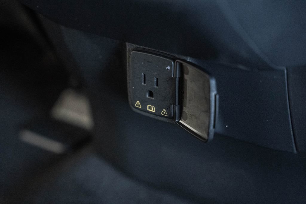 Used 2025 Ford Expedition Platinum w/ Stealth Appearance Package AWD/4WD image 37