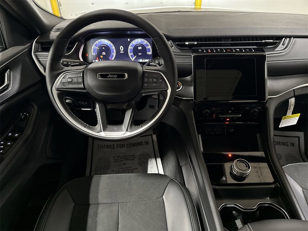 New 2025 Jeep Grand Cherokee Altitude image 18