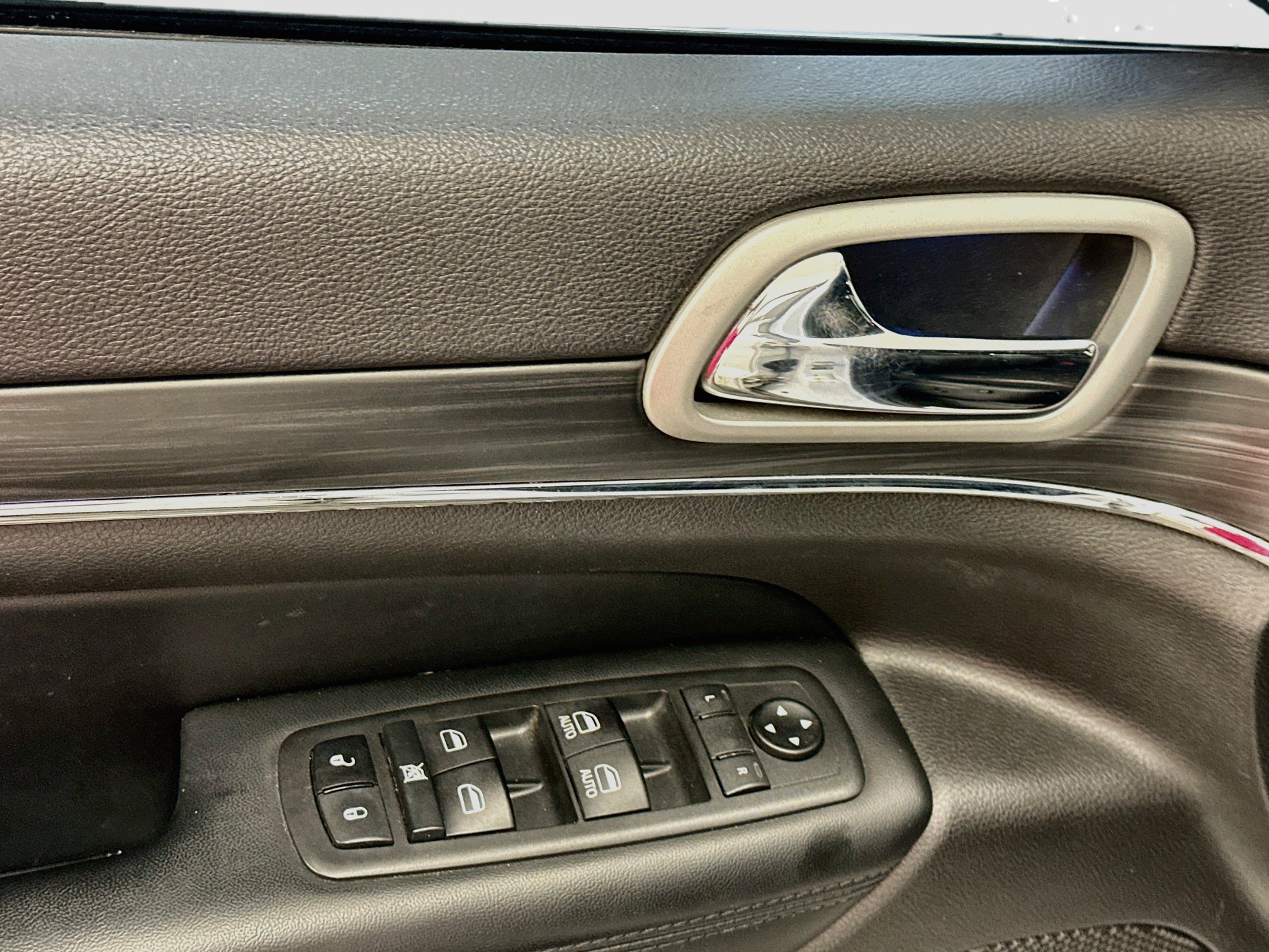 Used 2021 Jeep Grand Cherokee Limited AWD/4WD image 15
