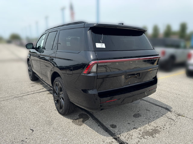 New 2027 Lincoln Navigator Reserve w/ Jet Appearance Package AWD/4WD image 9