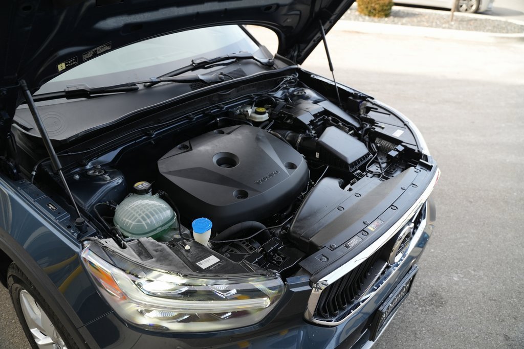 Used 2021 Volvo XC40 T5 Momentum w/ Premium Package image 47