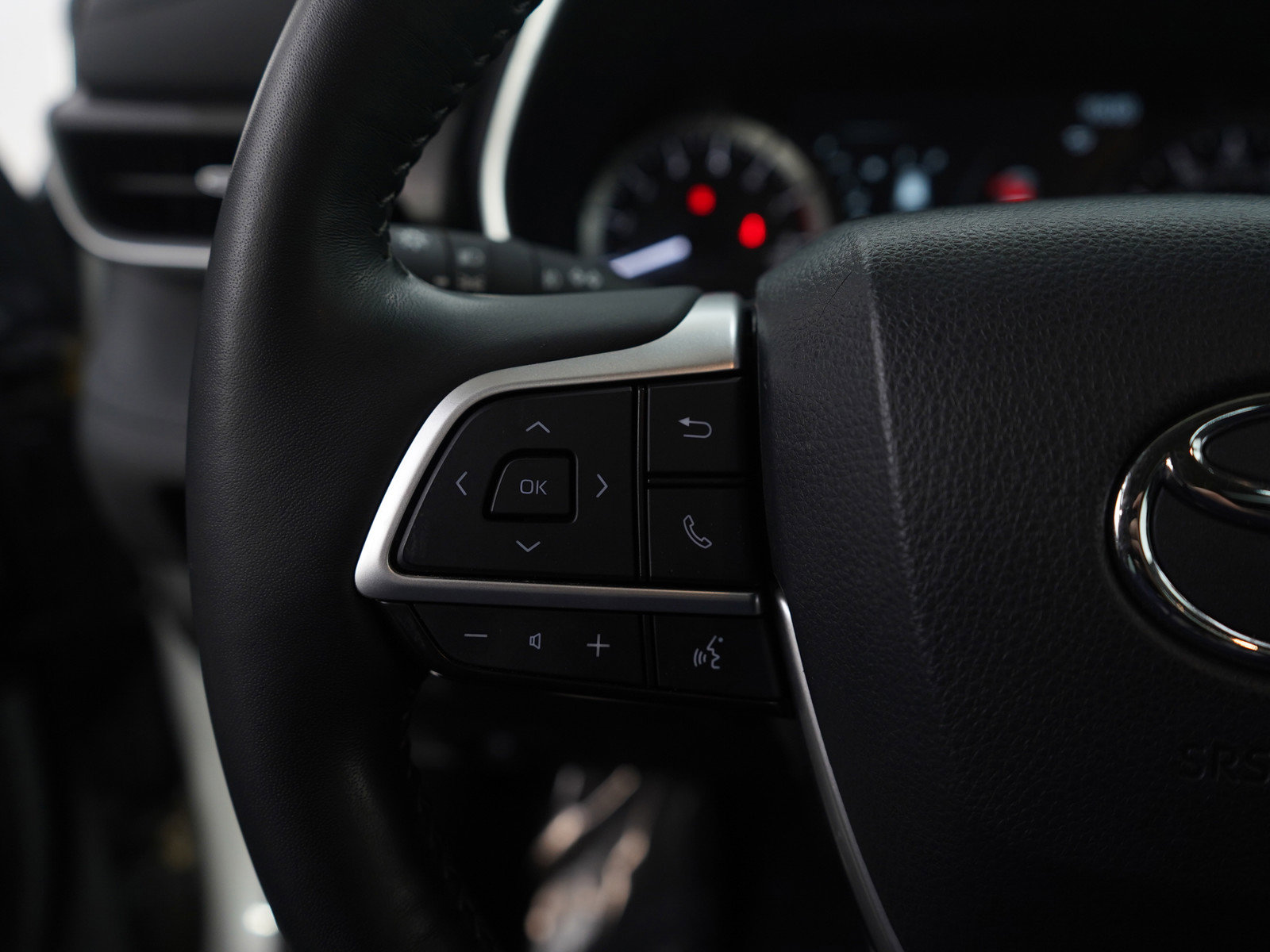 Used 2023 Toyota Highlander XLE image 17