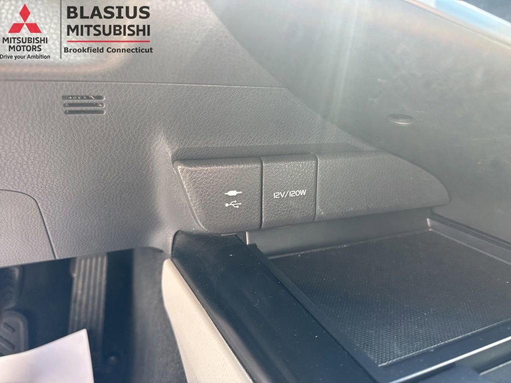 Used 2018 Toyota Camry LE FWD image 35