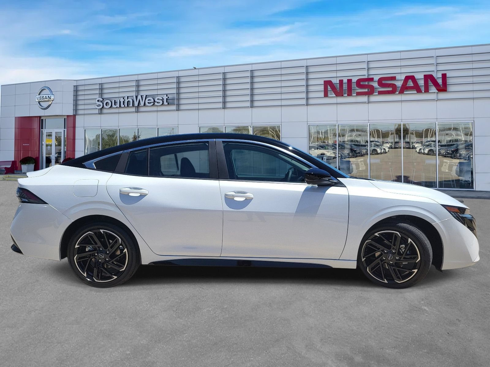 New 2026 Nissan Sentra SR w/ Floor Mat Package FWD image 4