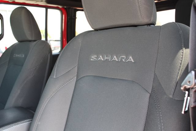Used 2018 Jeep Wrangler Unlimited Sahara w/ Cold Weather Group AWD/4WD image 3