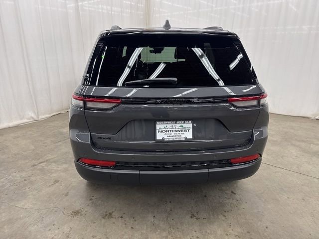 New 2025 Jeep Grand Cherokee Altitude image 24