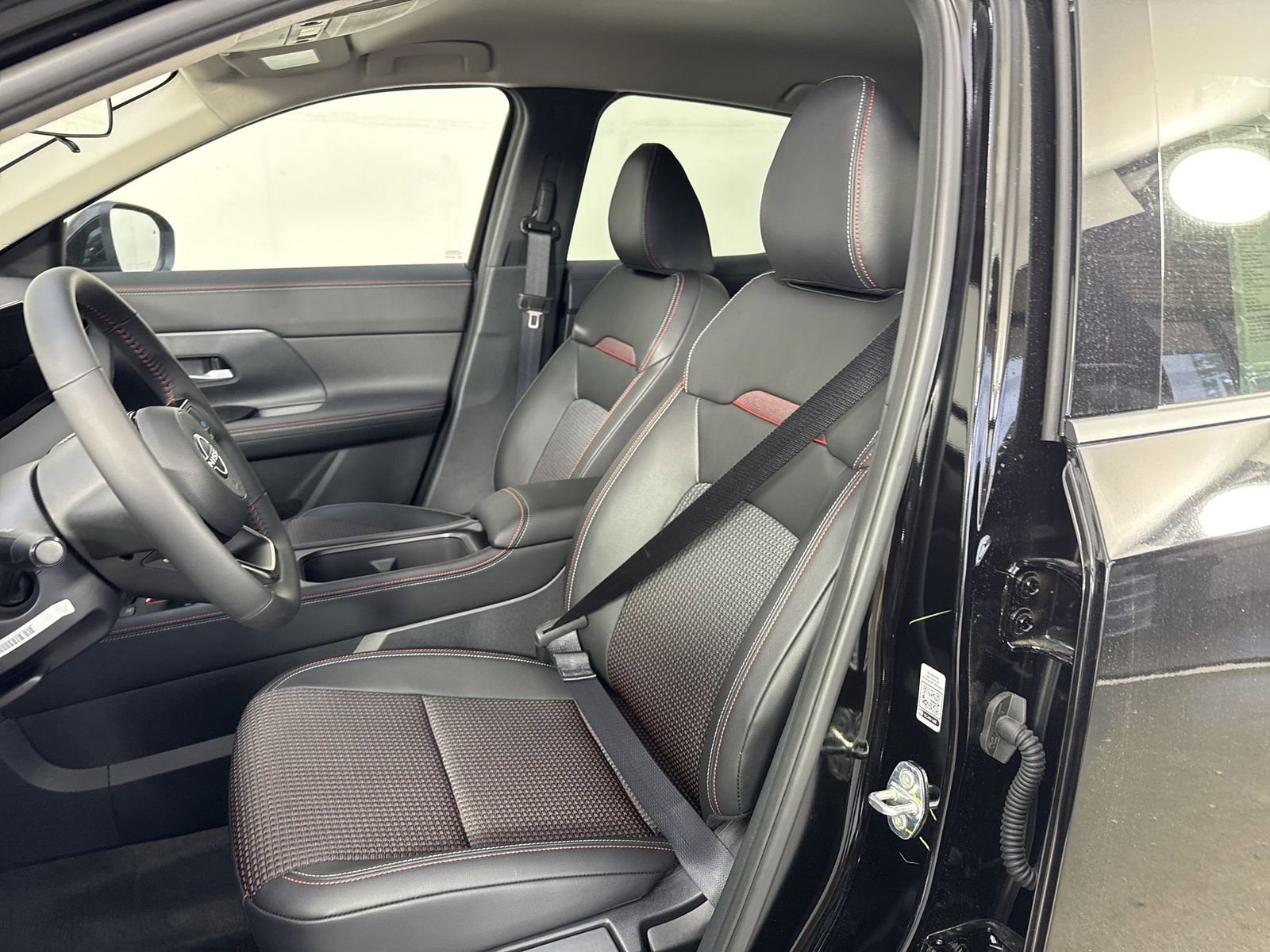 New 2025 Nissan Kicks SR w/ Illumination Package image 18