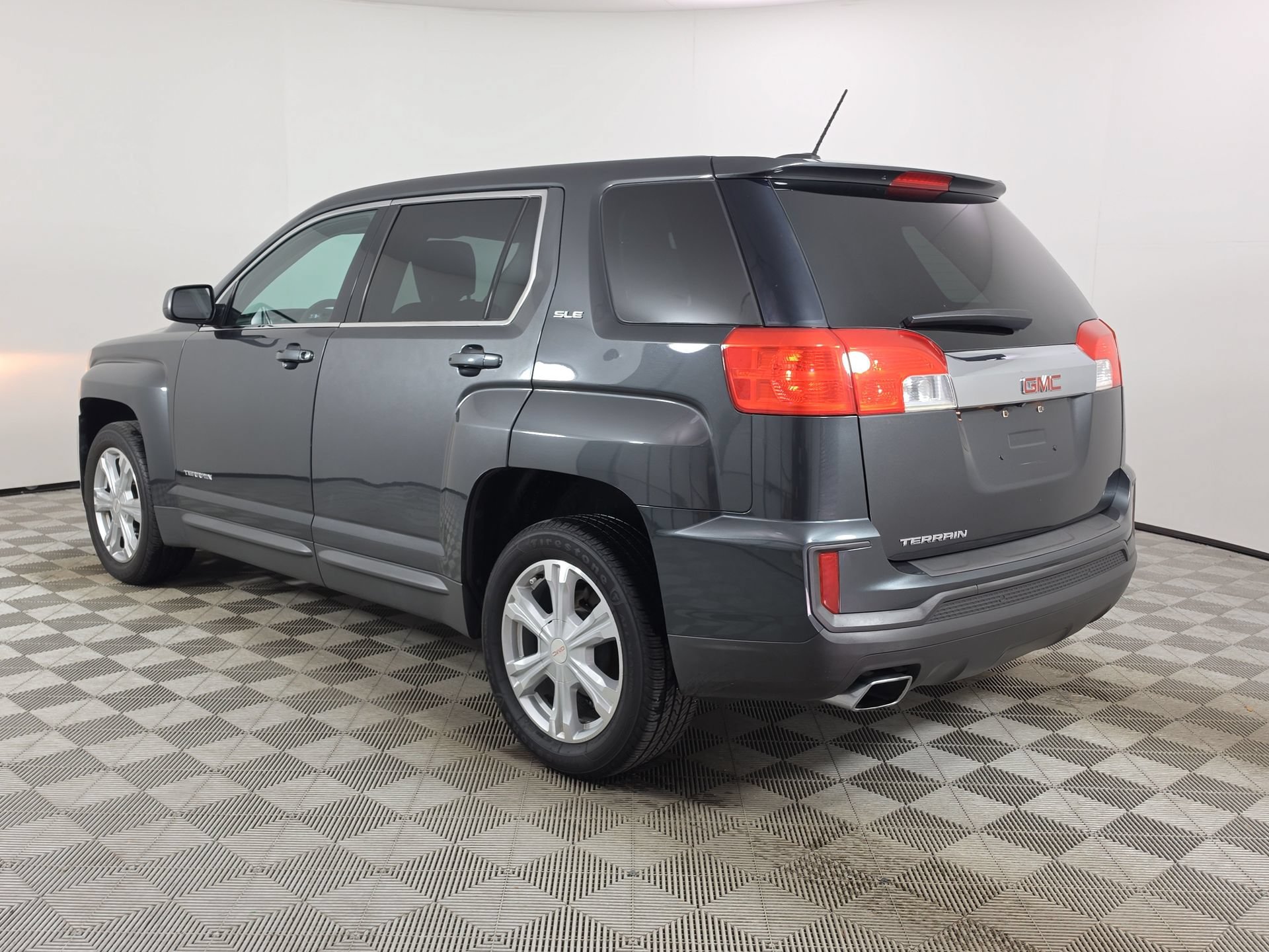 Used 2017 GMC Terrain SLE FWD image 5