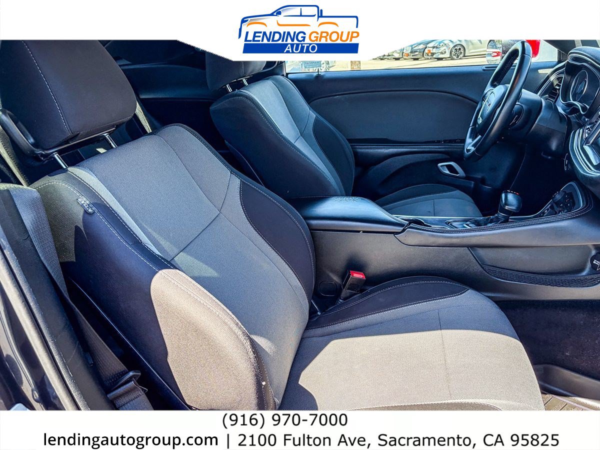 Used 2016 Dodge Challenger SXT RWD image 15