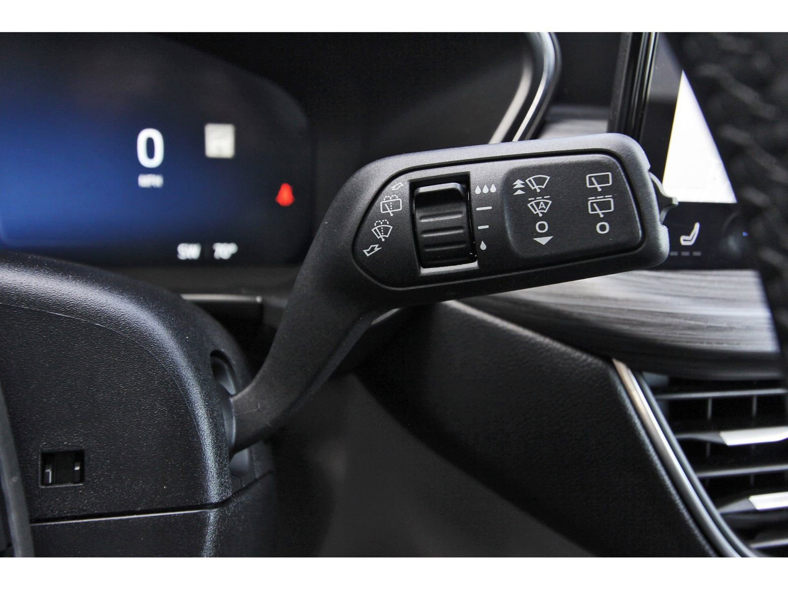 Used 2024 Ford Escape Platinum w/ Premium Technology Package image 21