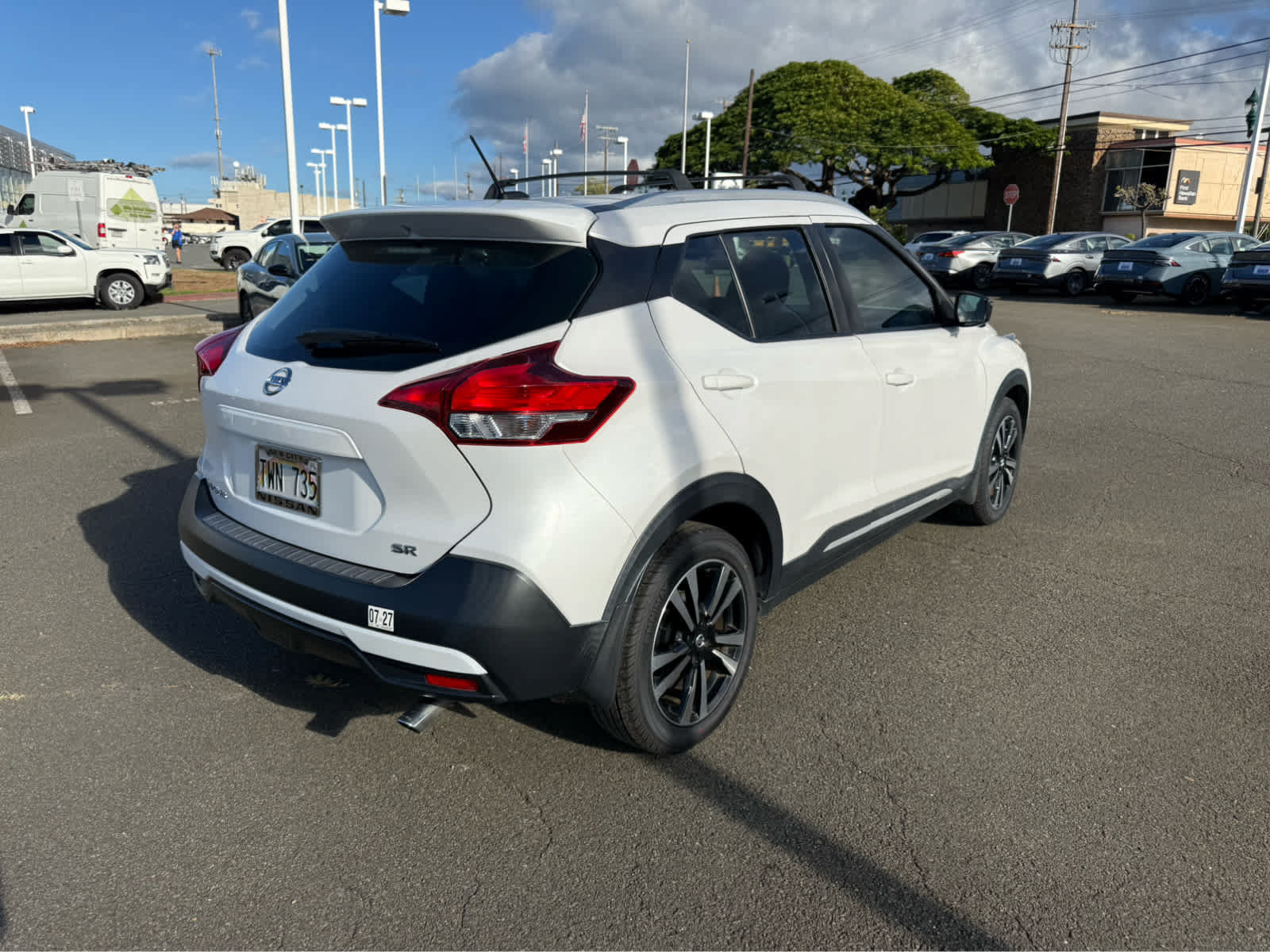 Used 2019 Nissan Kicks SR w/ SR Premium Package FWD image 3