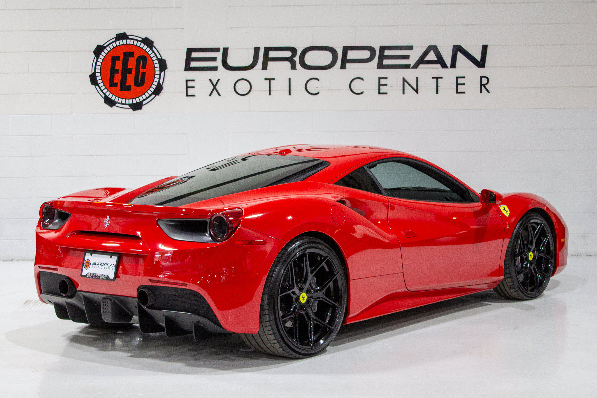 Used 2018 Ferrari 488 GTB RWD image 5