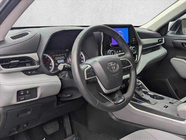 Certified 2024 Toyota Highlander LE image 9