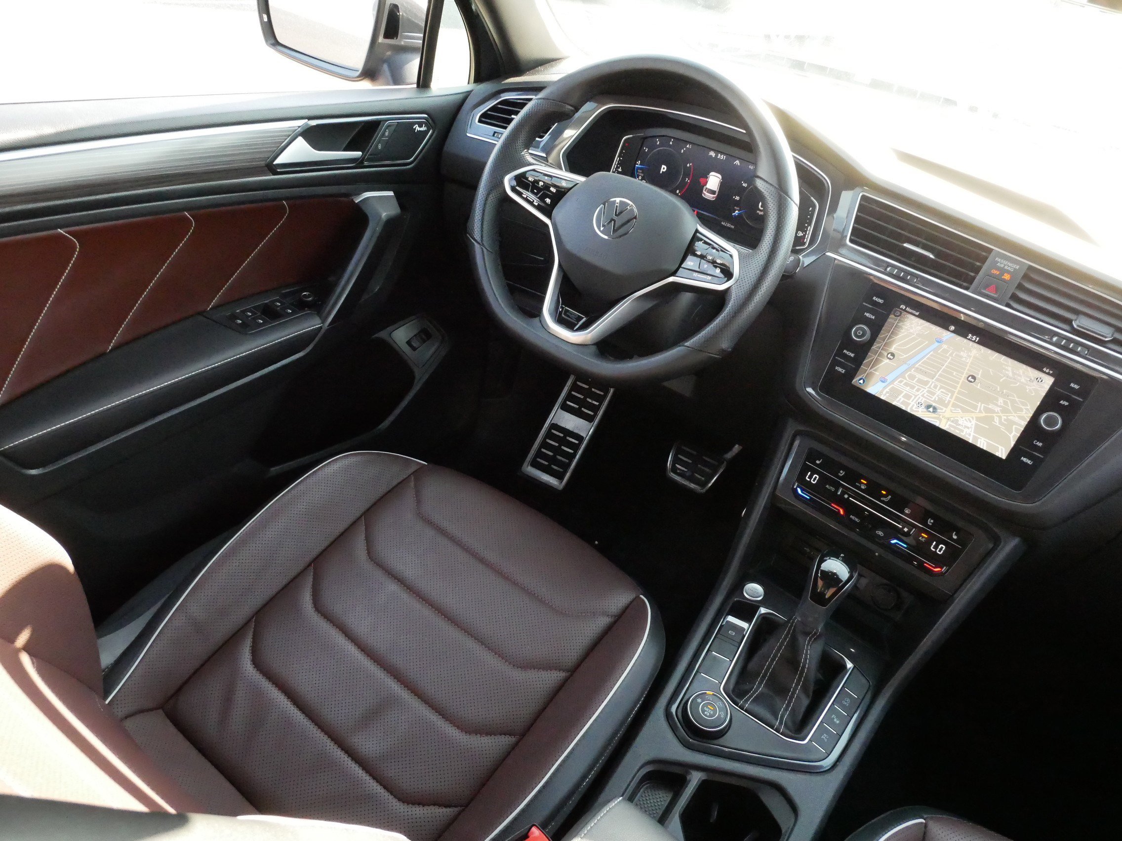 Used 2024 Volkswagen Tiguan SEL R-Line image 9